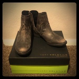 Very Volatile Charcoal Brescia 8.5 Ankle Boots